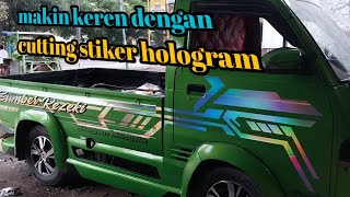 pasang cutting stiker hologram di mobil pick up...!! keren...