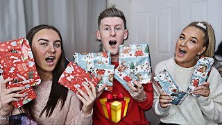 £200 PRESENT SWAP w/LITTLE SISTER & GIRLFRIEND!! (OPENING CHRISTMAS PRESENTS EARLY)