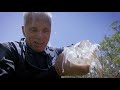 jeremy wade catches the world s most venomous animal by hand river monsters