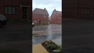 different wheather in uk లండన్‌ లో వర్షం #shortsfeed#ytshorts