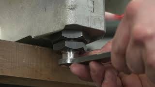 How to Replace Setting tools on an Eagle III grommeting machine - Anvil (bottom die)