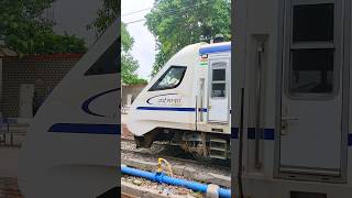 Vande Bharat Express | Vande Bharat 22345 #vandebharatexpress #viralvideos #shahganj #fasttrain