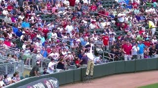 Twins ballboy makes an incredible leaping catch