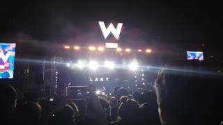LANY - WALK AWAY | Wanderland Music & Arts Festival 2017