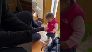 洋服のこだわり強めの1歳児 #cute #baby #shorts