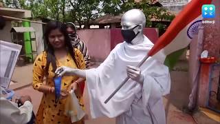 Odisha: man dresses up as Gandhi to distribute masks