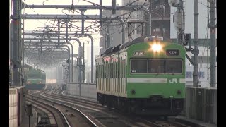 阪和線ですれ違うウグイス色の103系（2011年）