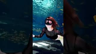 Beautiful girl dancing with fish in the sea 😍😍😍#short #海底 #bikini #shorts #shortvideo