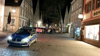 Demonstrationszug kommt am Marktplatz Schwabach wieder an - Montagsdemo am 28.02.2022