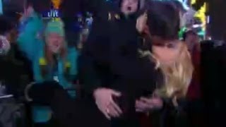 Jenny McCarthy Makes Out With Soldier Ringing in New Year 2013!