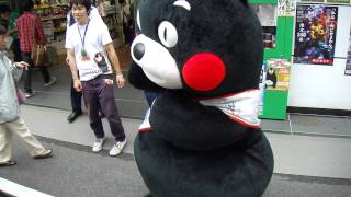 くまモン　逃げれずに敬礼！。。。　2011 10 02