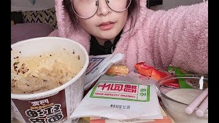 【七七的深夜食堂】吃播2 阿宽面皮和一些小零食