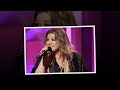 Kelly Clarkson Performs 'Over the Rainbow