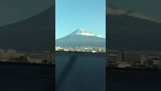 【新幹線】新年粋な車内放送 #shorts #新幹線 ＃富士山 #お正月