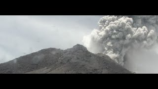 DERNIÈRE HEURE;Forte éruption au volcan Merapi - cendres à 7,8 km (25 500 pieds)