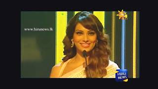 Received the Trendsetter Award from #Bipasha Basu / Hiru Golden Awards 2014.