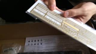 Unboxing Trumpeter 1/350 Graff Zeppelin