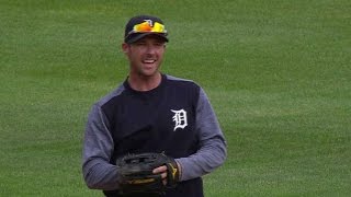 LAA@DET: Romine wears a mic before the game