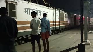 15274 Satyagraha Express Arrival Bareilly Junction #bareilly #viral #trend#trainlover #railway#train