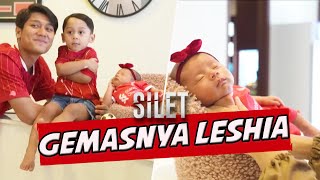 Lucunya Baby Leshia Pakai Baju Liverpool Saat Sesi Foto, Billar \u0026 Levian Gemes Banget! | SILET