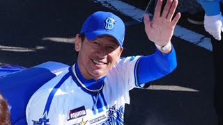 DeNA三浦監督「来年はもっと盛大に」　“満員パレード”で決意…涙ぐむファンに「感動」 Newspaper