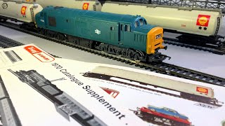 Hornby RailwaysR.751 Class 37 with R.669 Shell 100t tank wagons