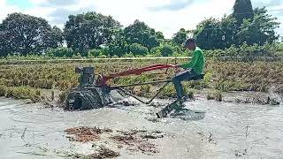 #pag aararo Ng bukid Ng nakasakay Ang mgsasaka