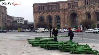 Christmas tree being installed in Yerevan