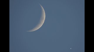 2021年11月8日、夕方の空で月が金星に接近