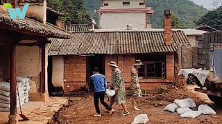 Renovating and cleaning the old house since 1980 in a poor countryside