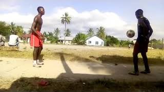 Cantona freestyle during training...