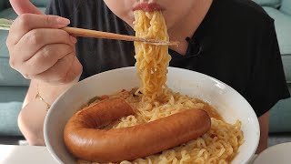 【咀嚼音、ASMR】チーズ辛ラーメン\u0026ソーセージ Cheesy Shin Ramyun and Smoked Sausage Eating Sound Mukbang