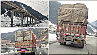 zojila latest update | 25 December 2024 | road condition | Snowfall🌧️at zojila pass road Side.