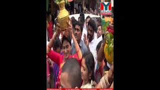 YS Sharmila Bangaru Bonam at Lal Darwaza Bonalu 2022 | Old City Bonalu 2022/Mydreamchannel.com