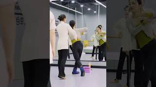 古典舞动作发力原理示范—单色舞蹈 Chinese Classical Dance