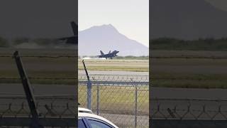 F-22 Raptor landing east to west against Kona Winds in HNL Int’l Airport #f22raptor #fighterjet