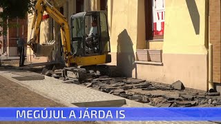 Megújul a járda is