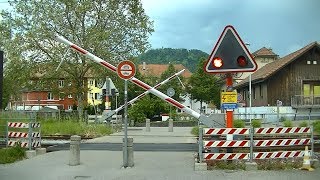 Spoorwegovergang Köniz (CH) // Railroad crossing // Bahnübergang