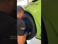 o aventador sv tem alguns pneus seriamente largos quanto você acha que um conjunto desses custos