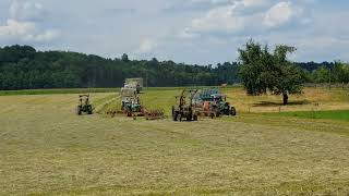 Landwirt Josef Prüller mit Geschwister, Nichten \u0026 Neffen bei der Heuernte