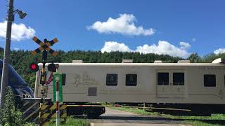 幻の第一回?　44号線踏切　ザ・ロイヤルエクスプレス北海道クルーズトレイン(試運転)通過