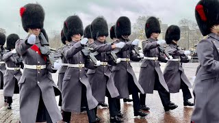 Incredibly Close! King’s Guards March Into ￼Buckingham Palace #theroyalfamily