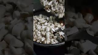 నాటు పుట్టగొడుగుల కూర🍄||Natural Mushroom Curry||Very Tasty🤤