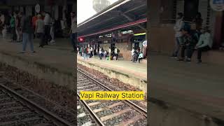 Vapi Railway Station - Gujarat | Trains, Passengers \u0026 Track Repairs