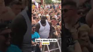 Shaq was raging in a mosh pit with fans 😂 (via @killthenoise)