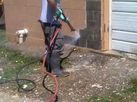 Paint Removal Using Sandblasting On Building Exterior - YouTube