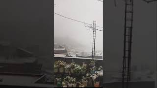 Le début des chutes de neige en Kabylie à 1000 mètres d'altitude