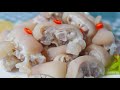 How to make the famous Chinese Guangzhou Cuisine Baiyun pig's trotters? Here are the details for you