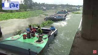 BARCOS PASSANDO CONTRA CORRENTEZA DA BARRAGEM