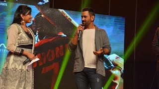 Ms Dhoni answers to Suma's questions at M S Dhoni Telugu Movie Audio Launch